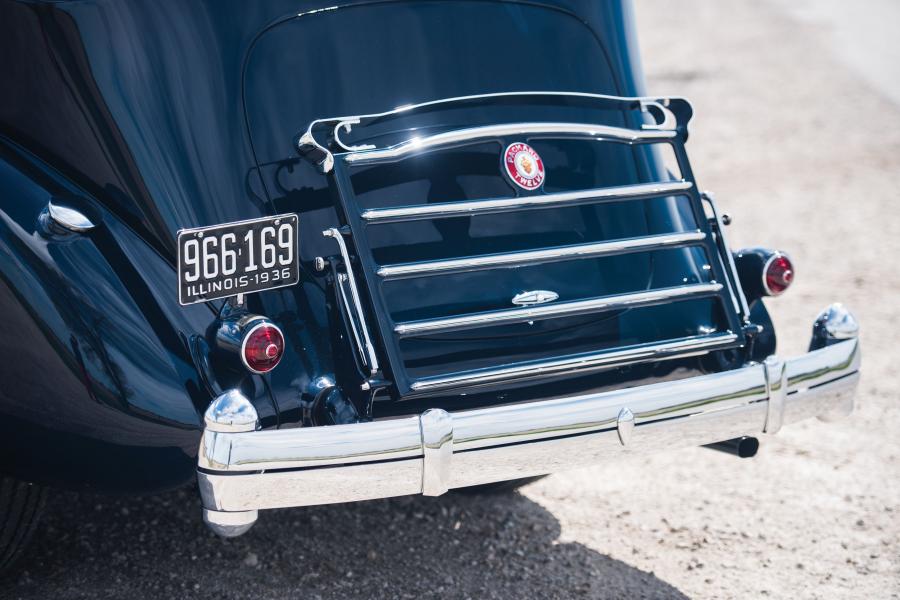 Детали экстерьера Packard Twelve Sport Phaeton 1936 года  (фото 8 из 35)